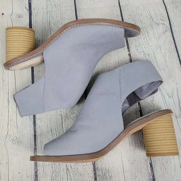 CLARKS SOMERSET | Glacier Charm leather peep toe heel sandals - Picture 3 of 11